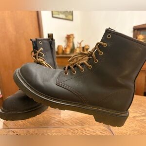 Doc Marten Brown Crazy Horse Leather Lace Up Boot 1460Y Size US 7 Women/6 Men